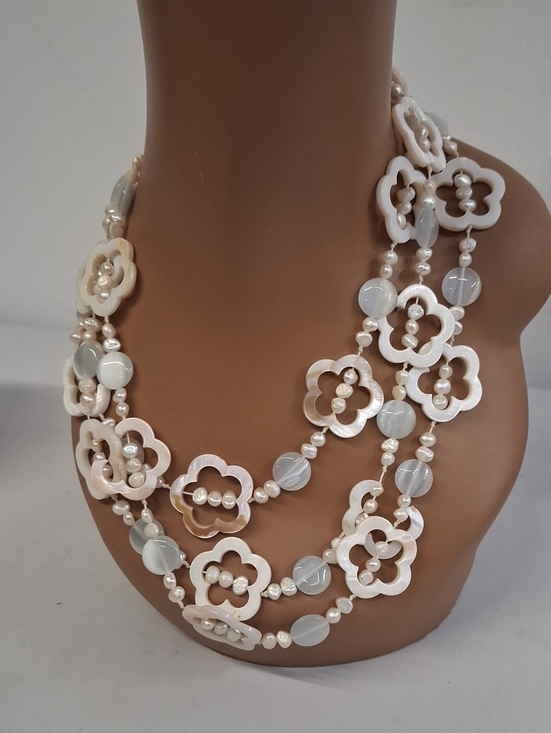 Jewelry - Mother Of Pearl Vintage Multi Strand Necklace